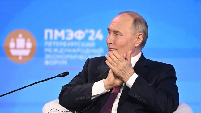 Президент России Владимир Путин принимает участие в пленарном заседании Петербургского международного экономического форума Президент России Владимир Путин принимает участие в пленарном заседании Петербургского международного экономического форума