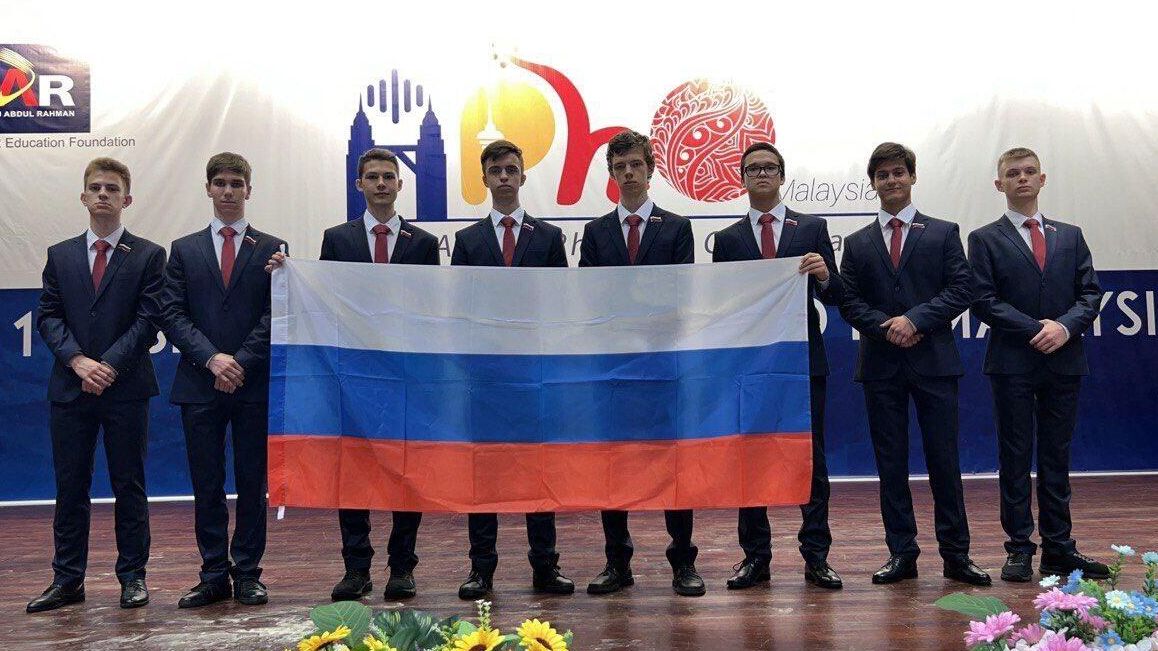 Школьники из российской сборной, завоевавшие пять золотых медалей и три серебряных на 24-й Азиатской физической олимпиаде в Малайзии - РИА Новости, 1920, 09.06.2024
