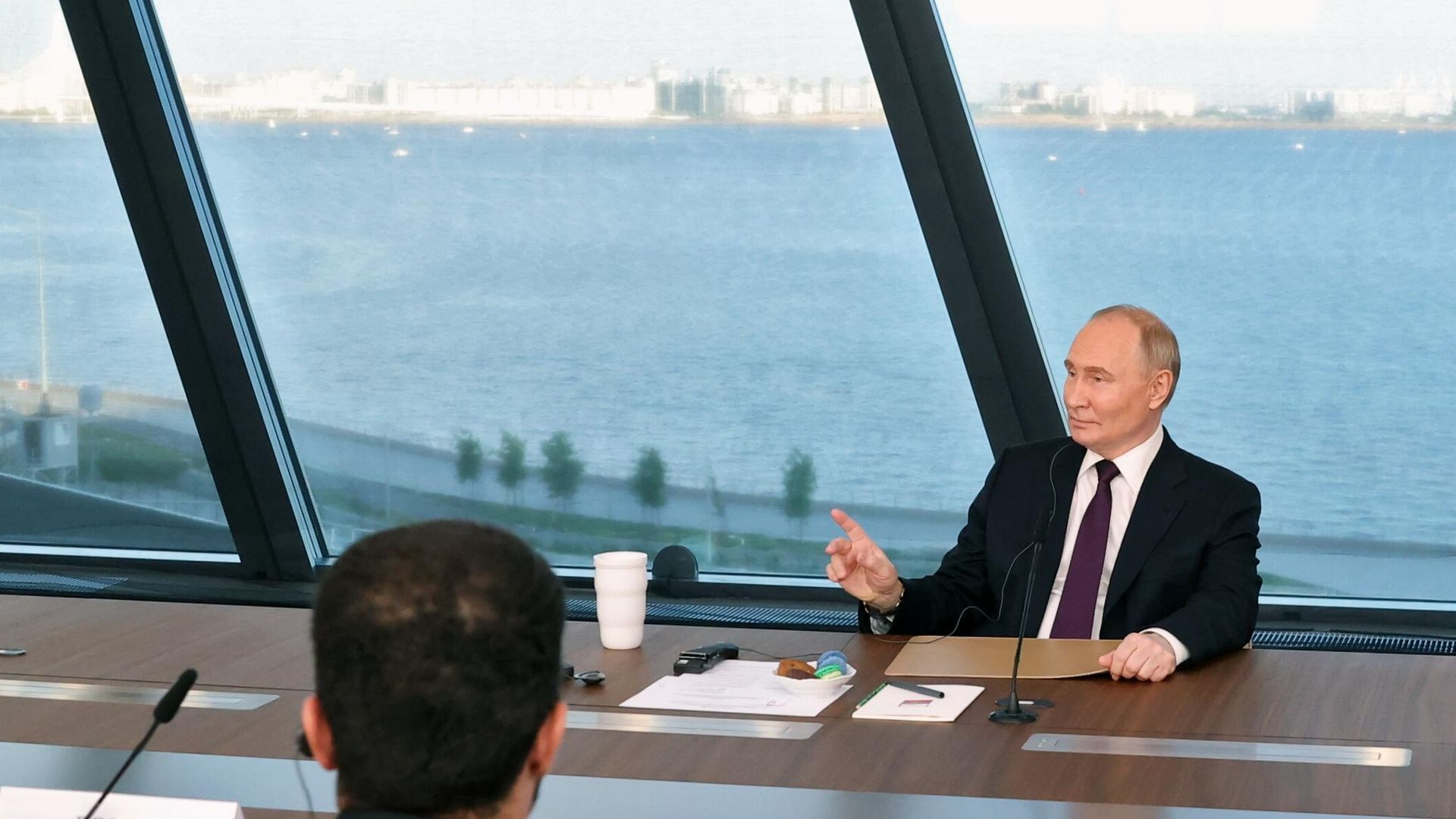 Президент РФ Владимир Путин проводит встречу с руководителями международных информационных агентств Президент РФ Владимир Путин проводит встречу с руководителями международных информационных агентств - РИА Новости, 1920, 10.06.2024