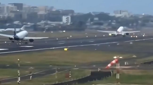 ЧП с двумя самолетами на взлетно-посадочной полосе в аэропорту Мумбай