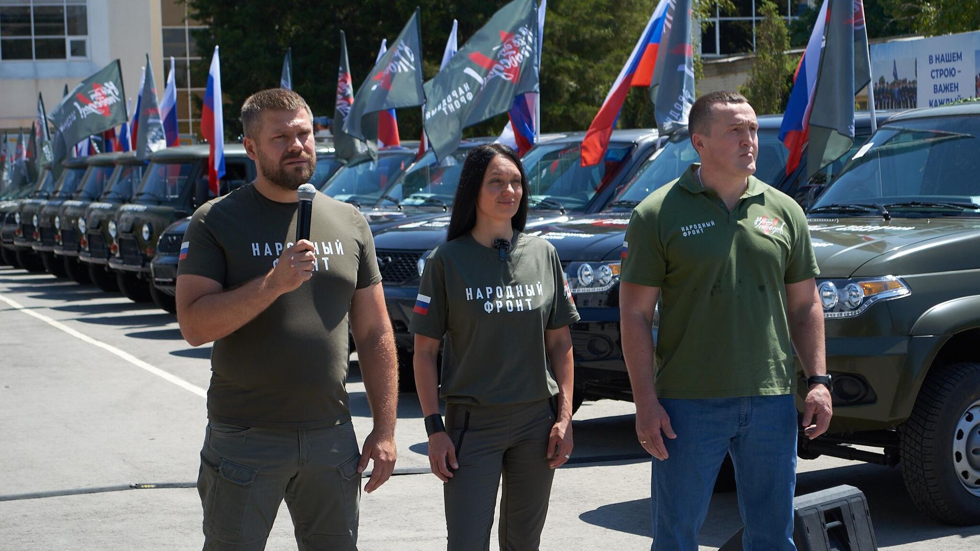 Представители Народного фронта передают военным партию автомобилей Представители Народного фронта передают военным партию автомобилей - РИА Новости, 1920, 10.06.2024