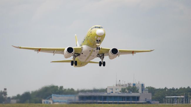 Ближнемагистральный самолет Superjet-100 приступил к сертификационным летным испытаниям