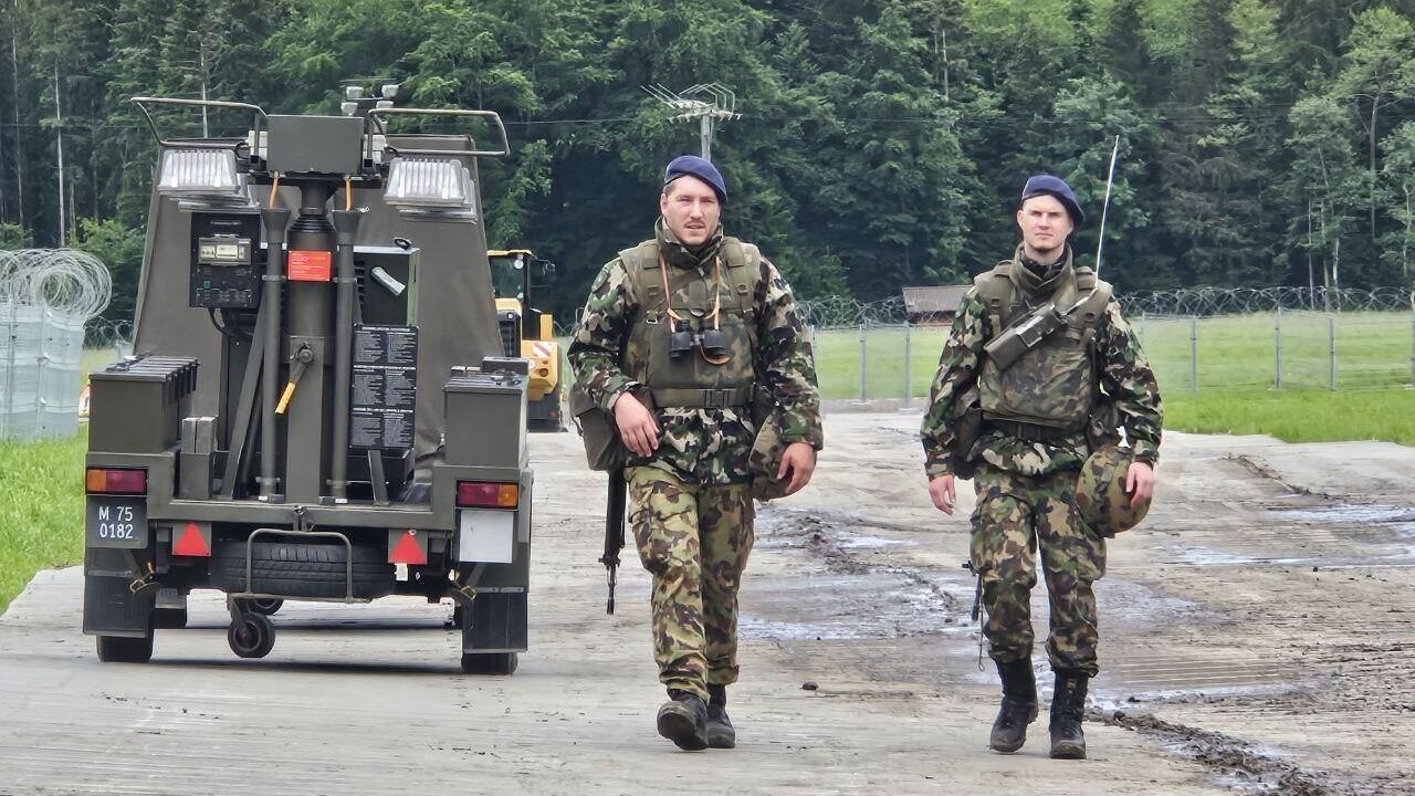Швейцарские военные охраняют место проведения мирной конференции по Украине на курорте Бюргеншток Швейцарские военные охраняют место проведения мирной конференции по Украине на курорте Бюргеншток - РИА Новости, 1920, 14.06.2024