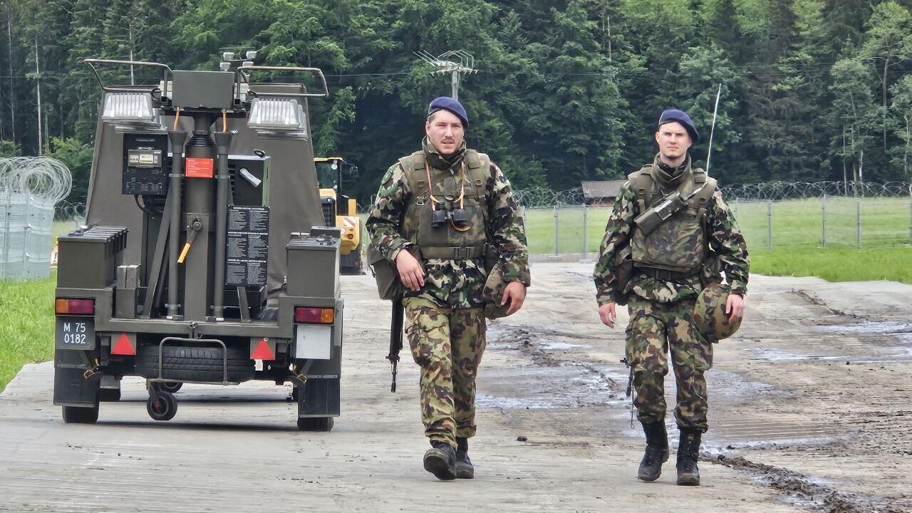 Швейцарские военные охраняют место проведения мирной конференции по Украине на курорте Бюргеншток Швейцарские военные охраняют место проведения мирной конференции по Украине на курорте Бюргеншток - РИА Новости, 1920, 15.06.2024