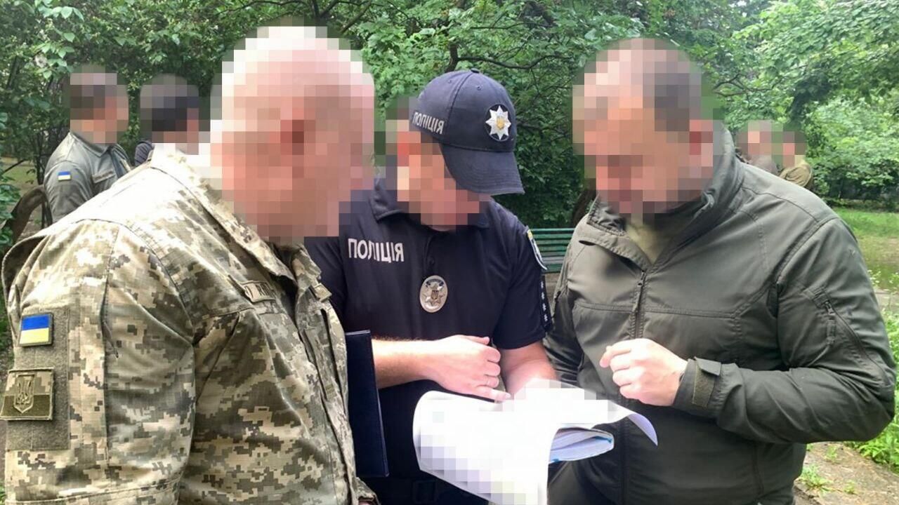 Сотрудники СБУ и полиции проводят контрразведывательные мероприятия на территории правительственного квартала Киева Сотрудники СБУ и полиции проводят контрразведывательные мероприятия на территории правительственного квартала Киева - РИА Новости, 1920, 11.06.2024