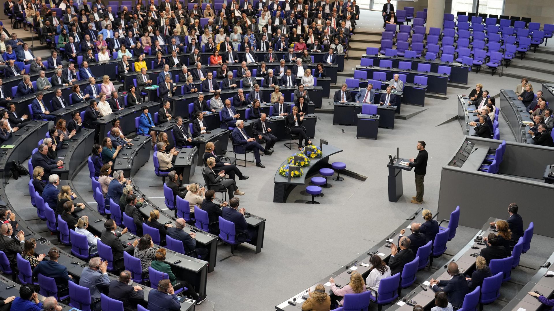 Президент Украины Владимир Зеленский во время выступления в бундестаге Президент Украины Владимир Зеленский во время выступления в бундестаге - РИА Новости, 1920, 12.09.2024