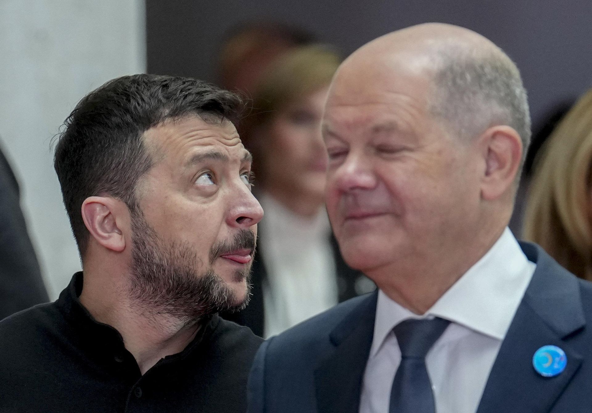 Владимир Зеленский и Олаф Шольц перед началом конференции по восстановлению Украины в Берлине Владимир Зеленский и Олаф Шольц перед началом конференции по восстановлению Украины в Берлине - РИА Новости, 1920, 17.06.2024