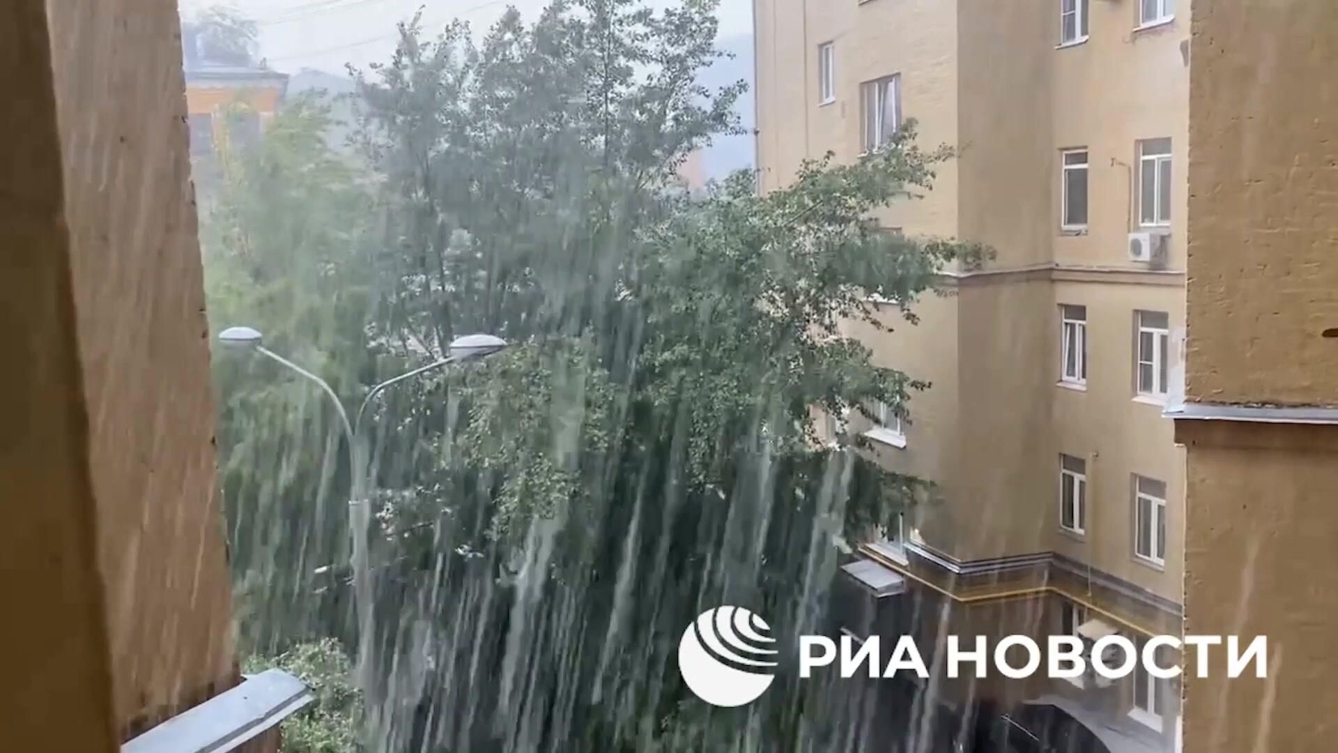 Мегаливень в Москве Мегаливень в Москве - РИА Новости, 1920, 12.06.2024