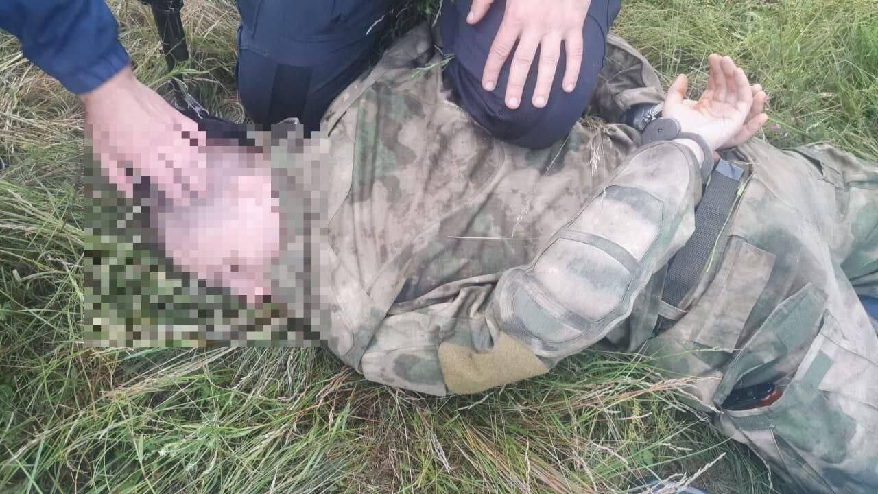 Фото задержания мужчины, устроившего стрельбу в Калужской области Фото задержания мужчины, устроившего стрельбу в Калужской области - РИА Новости, 1920, 13.06.2024