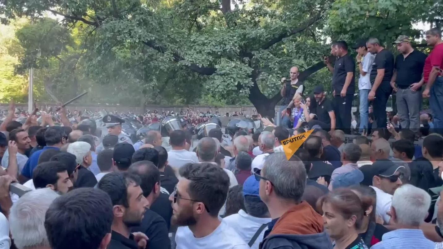 Акция протеста с требованием отставки Никола Пашиняна в Ереване. 12 июня 2024 Акция протеста с требованием отставки Никола Пашиняна в Ереване. 12 июня 2024 - РИА Новости, 1920, 13.06.2024