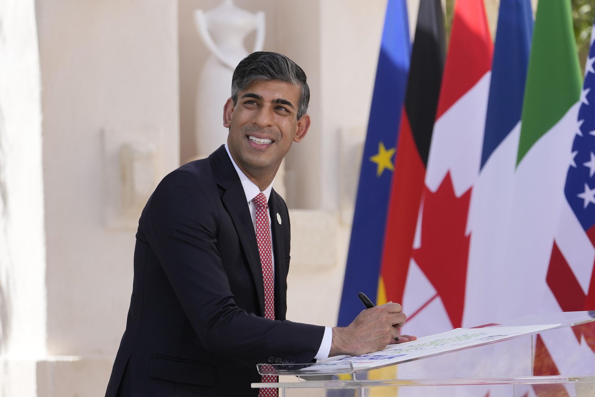 Премьер-министр Великобритании Риши Сунак на саммите мировых лидеров G7 в Италии Премьер-министр Великобритании Риши Сунак на саммите мировых лидеров G7 в Италии - РИА Новости, 1920, 20.06.2024