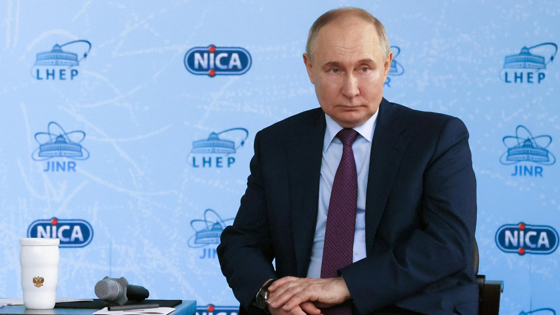 Президент РФ Владимир Путин на встрече с получателями мегагрантов и ведущими учеными в Объединенном институте ядерных исследований в Дубне Президент РФ Владимир Путин на встрече с получателями мегагрантов и ведущими учеными в Объединенном институте ядерных исследований в Дубне - РИА Новости, 1920, 13.06.2024