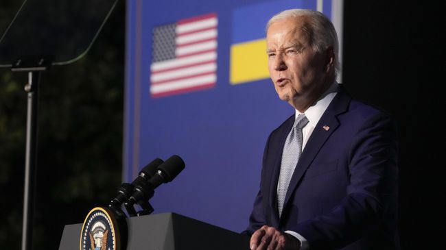 Президент США Джо Байден во время совместной пресс-конференции с Владимиром Зеленским на полях саммита G7