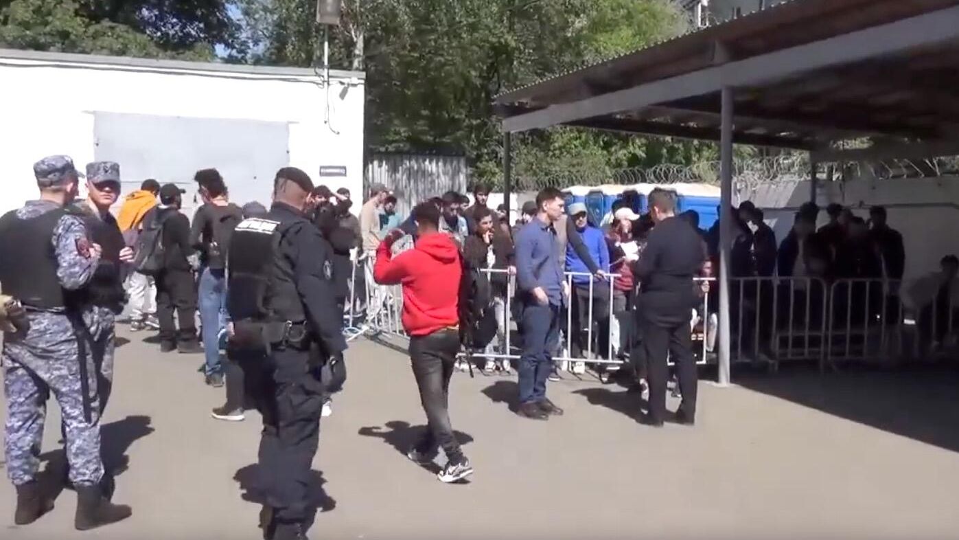 Проведение оперативно-профилактического мероприятия, направленного на пресечение незаконной миграции в городе Котельники Проведение оперативно-профилактического мероприятия, направленного на пресечение незаконной миграции в городе Котельники - РИА Новости, 1920, 14.06.2024