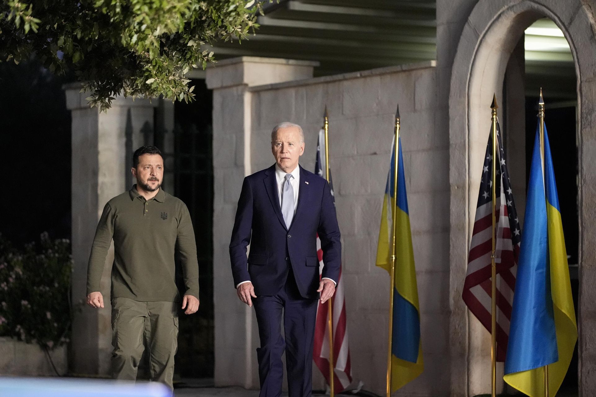 Президент США Джо Байден и президент Украины Владимир Зеленский после подписания соглашения о гарантиях безопасности в Италии Президент США Джо Байден и президент Украины Владимир Зеленский после подписания соглашения о гарантиях безопасности в Италии - РИА Новости, 1920, 24.10.2024