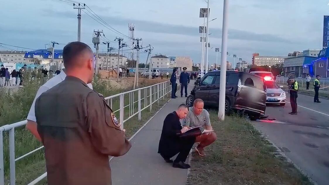 Место ДТП, где пьяный водитель совершил наезд на толпу пешеходов в Благовещенске - РИА Новости, 1920, 14.06.2024
