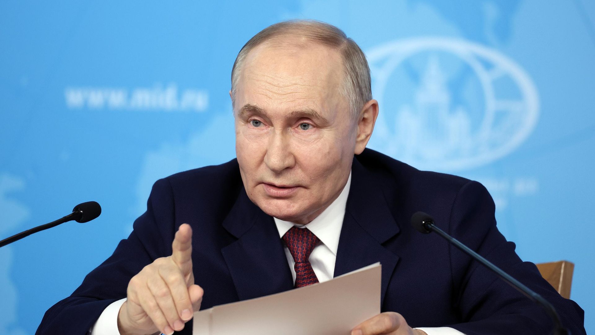 Владимир Путин во время встречи с руководством МИД РФ Владимир Путин во время встречи с руководством МИД РФ - РИА Новости, 1920, 18.06.2024