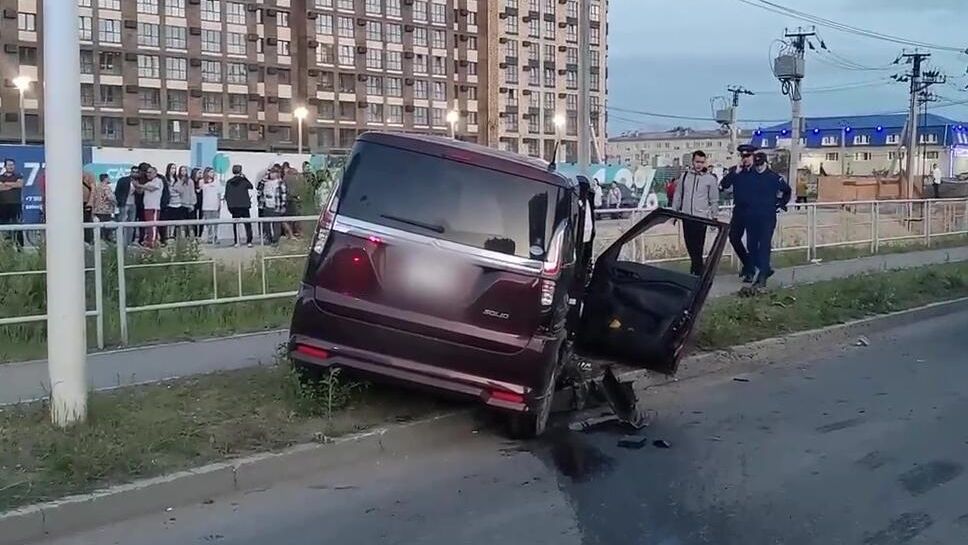 ДТП с участием минивэна в Благовещенске ДТП с участием минивэна в Благовещенске - РИА Новости, 1920, 17.06.2024