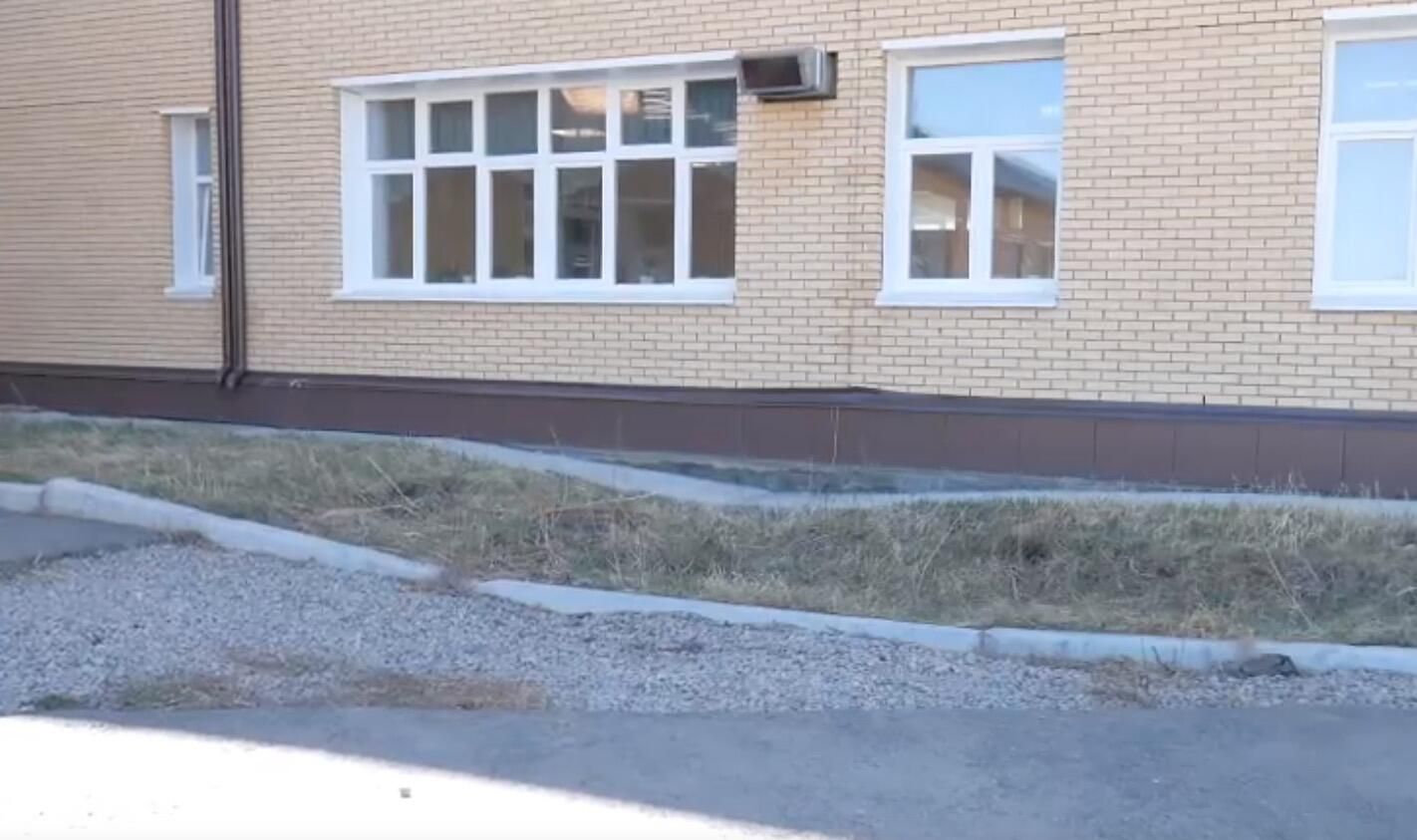 Гурульбинская средняя школа в Бурятии, вокруг которой проваливается грунт  - РИА Новости, 1920, 14.06.2024