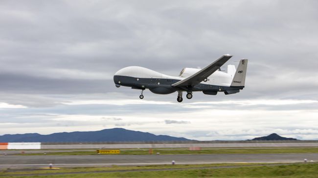 Разведывательный БПЛА MQ-4C Triton ВМС США