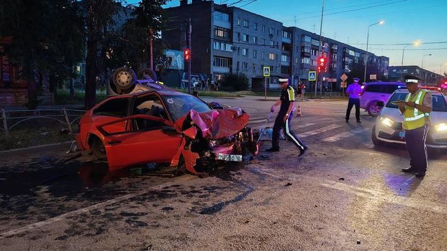На месте ДТП с двумя легковушками в Невьянске Свердловской области