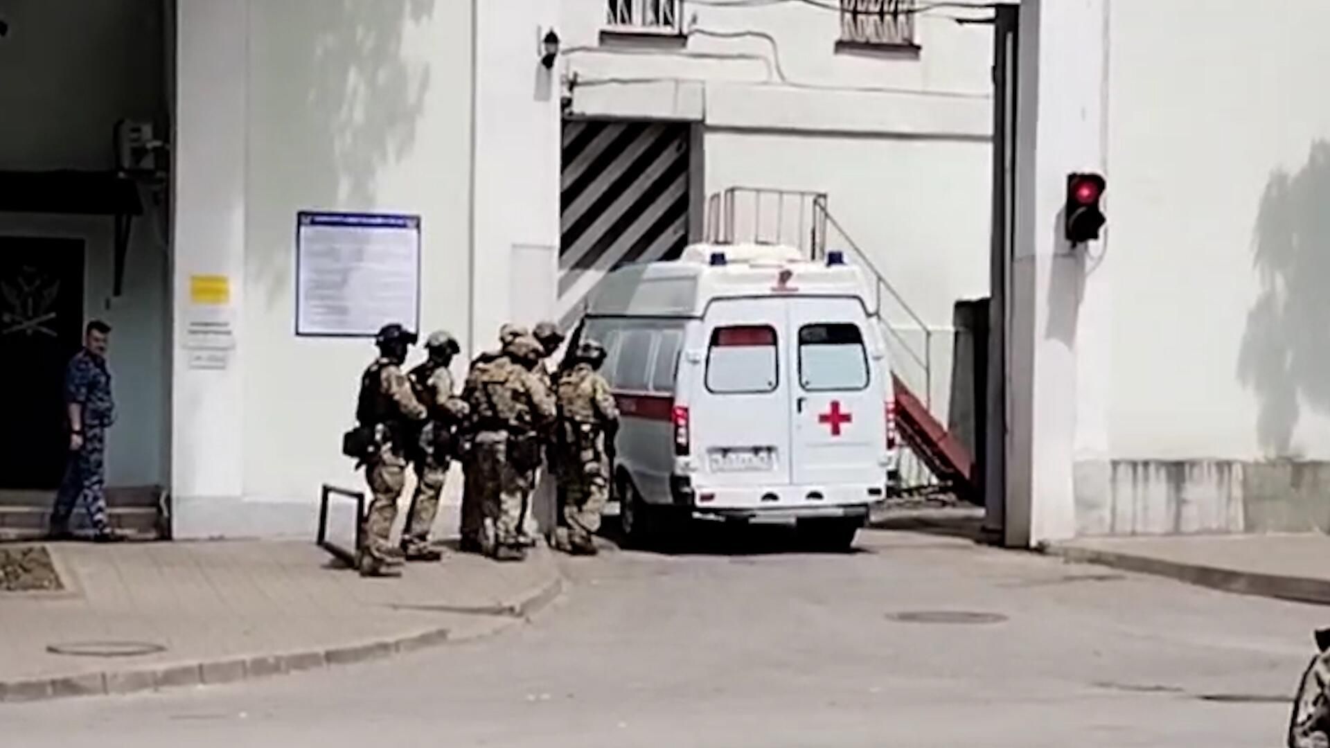 Кадры операции Росгвардии в СИЗО в Ростове-на-Дону, где были захвачены заложники Кадры операции Росгвардии в СИЗО в Ростове-на-Дону, где были захвачены заложники - РИА Новости, 1920, 16.06.2024