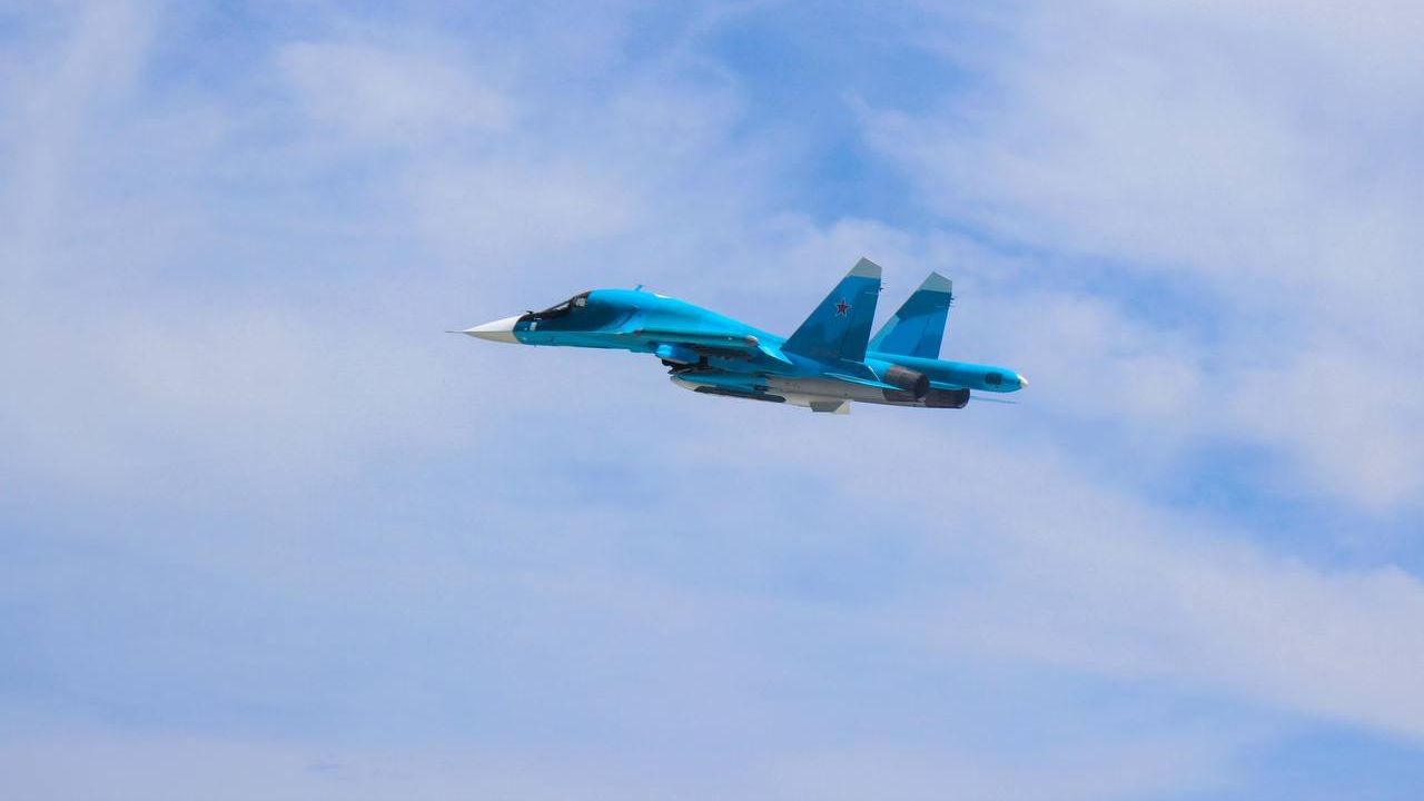 Бомбардировщик Су-34, предоставленный Минобороны России Объединенной авиастроительной корпорацией Ростех Бомбардировщик Су-34, предоставленный Минобороны России Объединенной авиастроительной корпорацией Ростех - РИА Новости, 1920, 17.06.2024