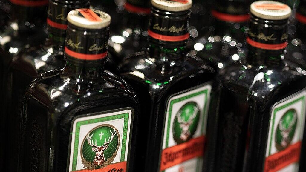 Ликер Jägermeister Ликер Jägermeister - РИА Новости, 1920, 05.04.2025