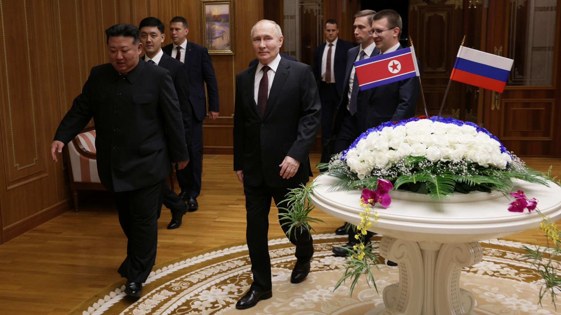 Президент РФ Владимир Путин и председатель государственных дел Корейской Народно-Демократической Республики Ким Чен Ын Президент РФ Владимир Путин и председатель государственных дел Корейской Народно-Демократической Республики Ким Чен Ын - РИА Новости, 1920, 19.06.2024