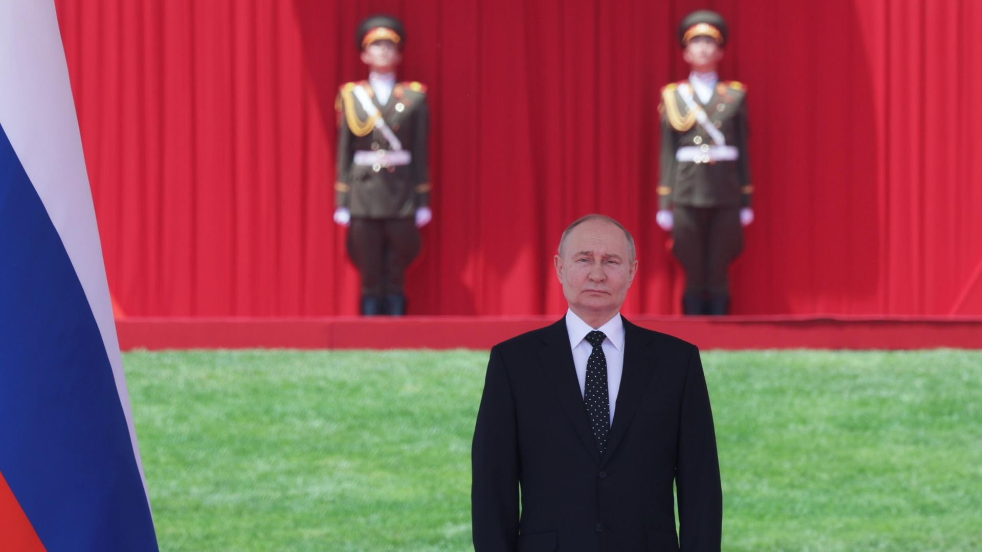 Президент России Владимир Путин на церемонии официальной встречи с председателем государственных дел Корейской Народно-Демократической Республики Ким Чен Ыном на площади Ким Ир Сена в Пхеньяне Президент России Владимир Путин на церемонии официальной встречи с председателем государственных дел Корейской Народно-Демократической Республики Ким Чен Ыном на площади Ким Ир Сена в Пхеньяне - РИА Новости, 1920, 21.06.2024