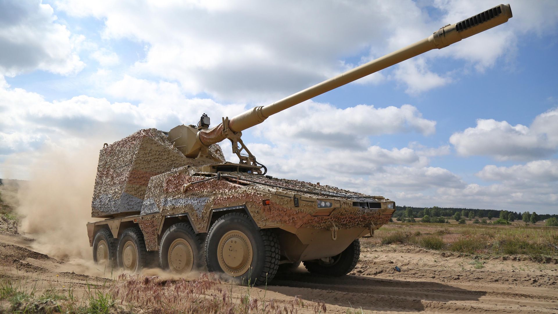 Колесная самоходная гаубица RCH 155 Колесная самоходная гаубица RCH 155 - РИА Новости, 1920, 22.07.2026