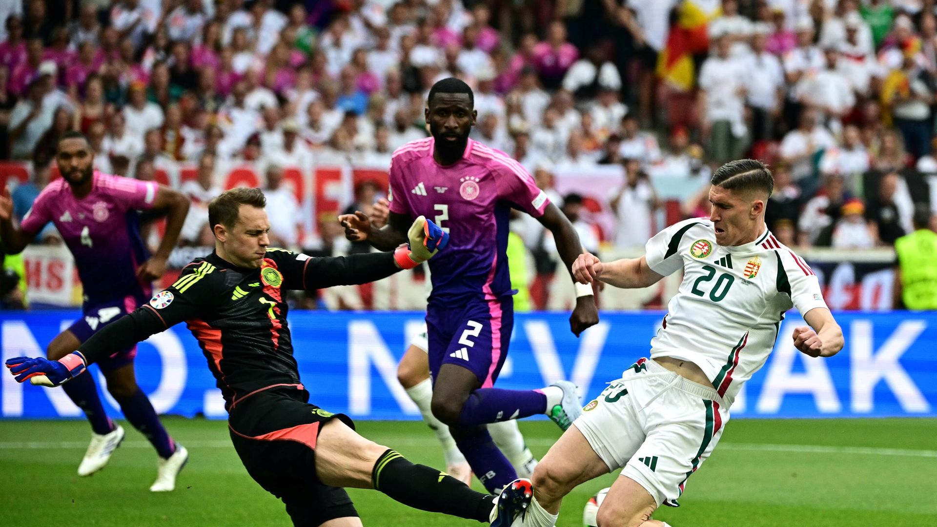 Эпизод матча Германии против Венгрии на Евро-2024 Эпизод матча Германии против Венгрии на Евро-2024 - РИА Новости, 1920, 19.06.2024