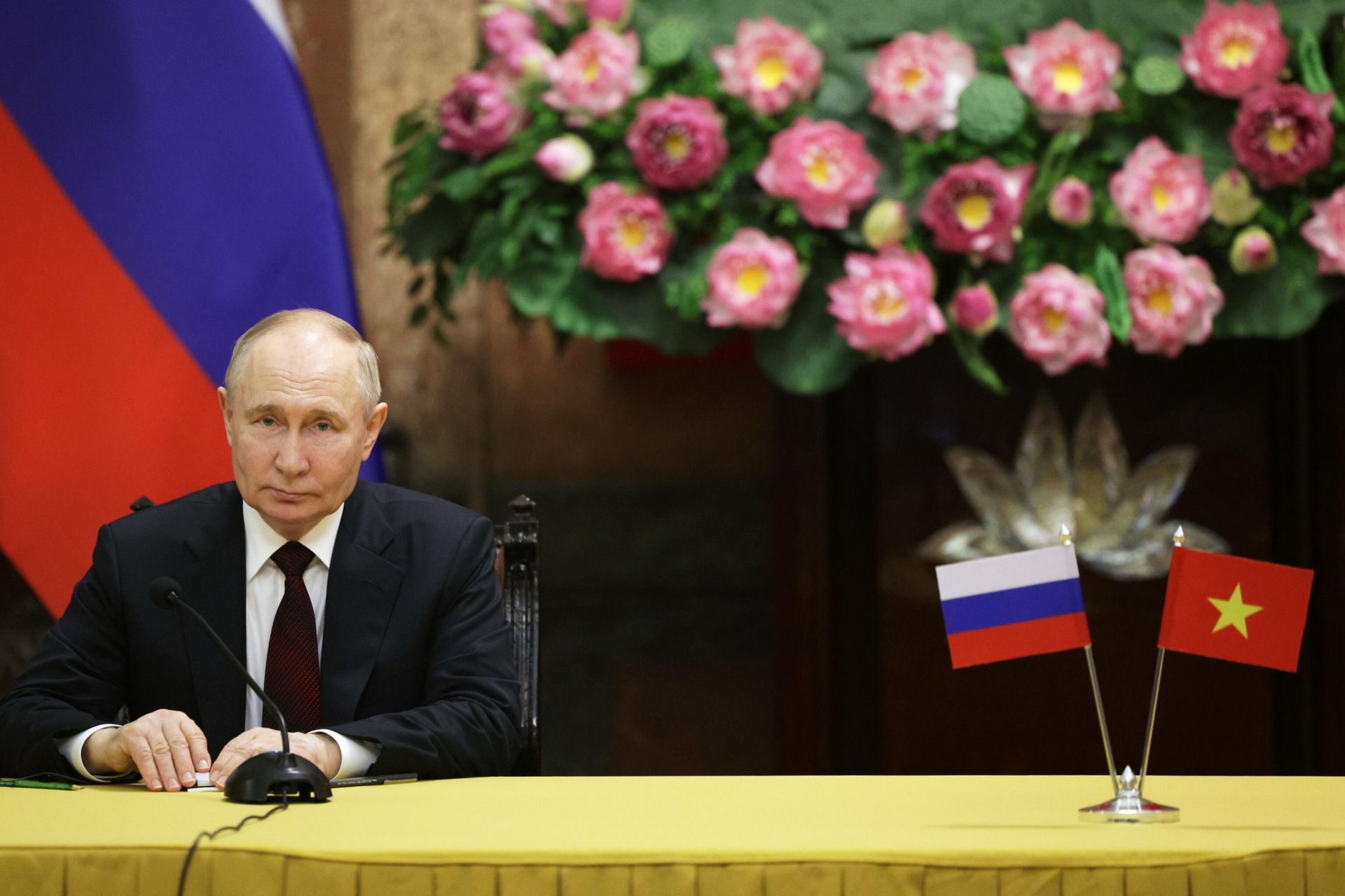 Президент РФ Владимир Путин во время визита в Ханой Президент РФ Владимир Путин во время визита в Ханой - РИА Новости, 1920, 20.06.2024