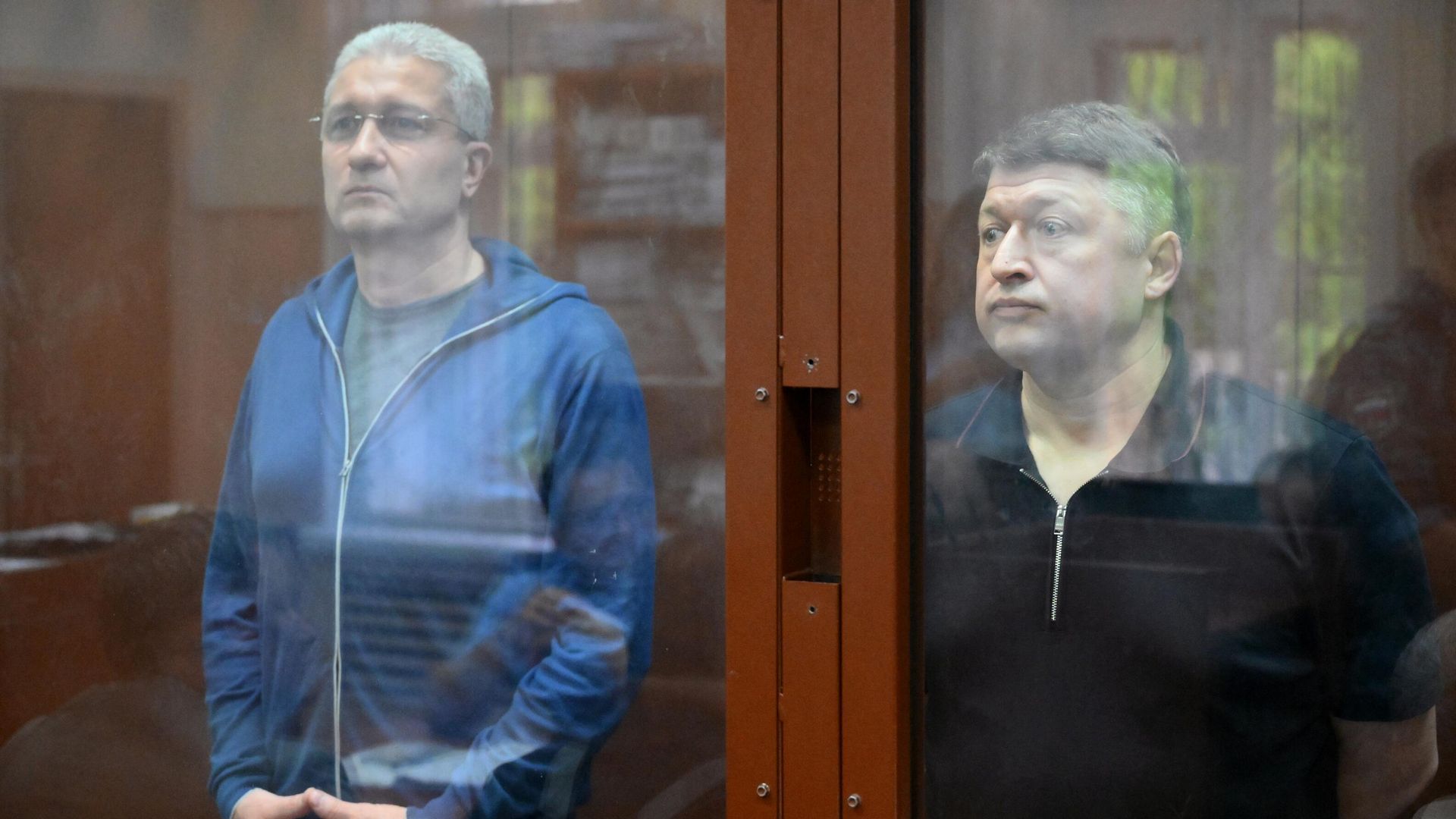 Бывший заместитель министра обороны РФ Тимур Иванов и бизнесмен Сергей Бородин в Басманном суде Москвы Бывший заместитель министра обороны РФ Тимур Иванов и бизнесмен Сергей Бородин в Басманном суде Москвы - РИА Новости, 1920, 16.07.2025