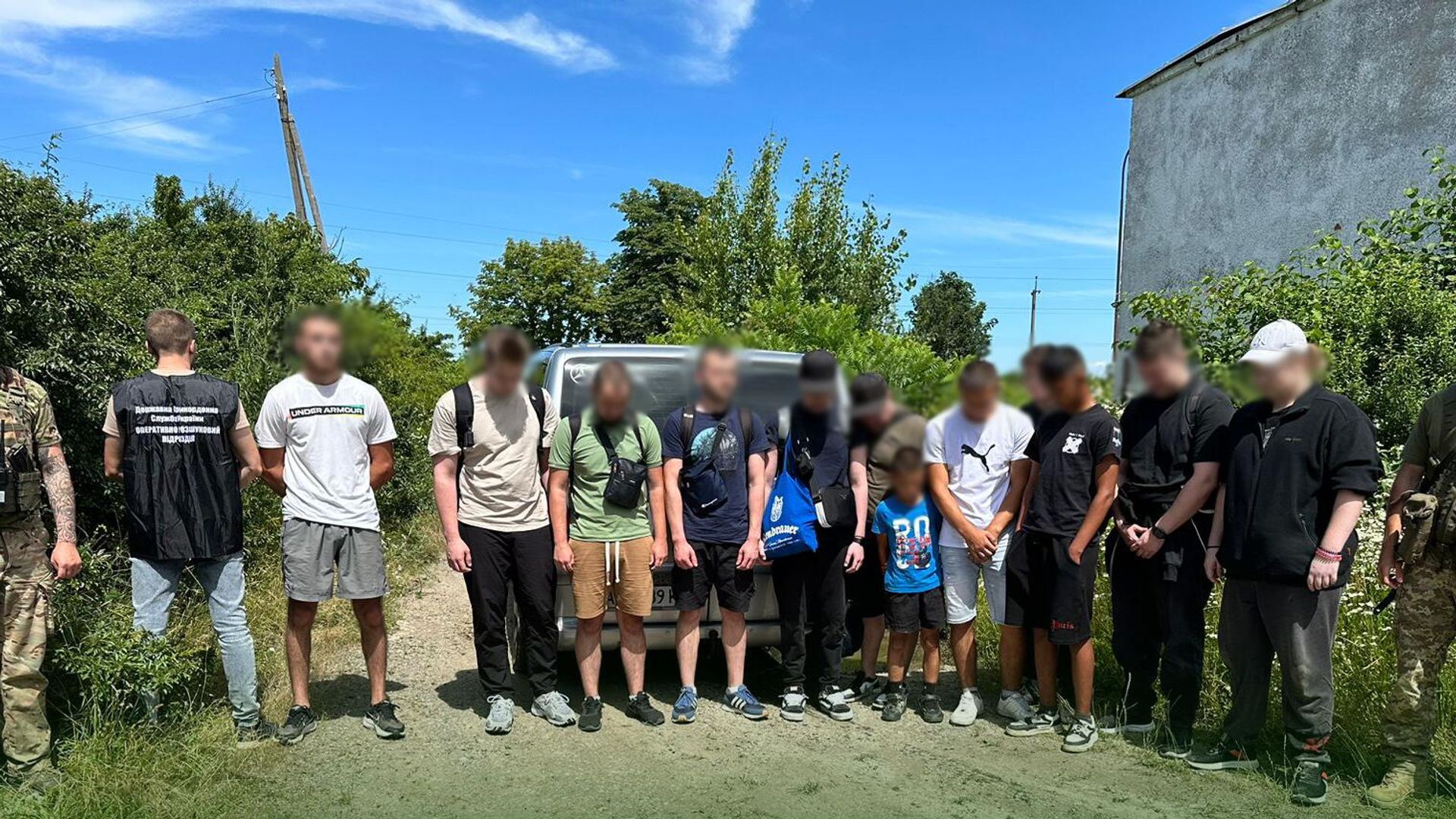 Задержание 8 граждан Украины, которые пытались бежать в Венгрию через реку Тиса - РИА Новости, 1920, 21.06.2024