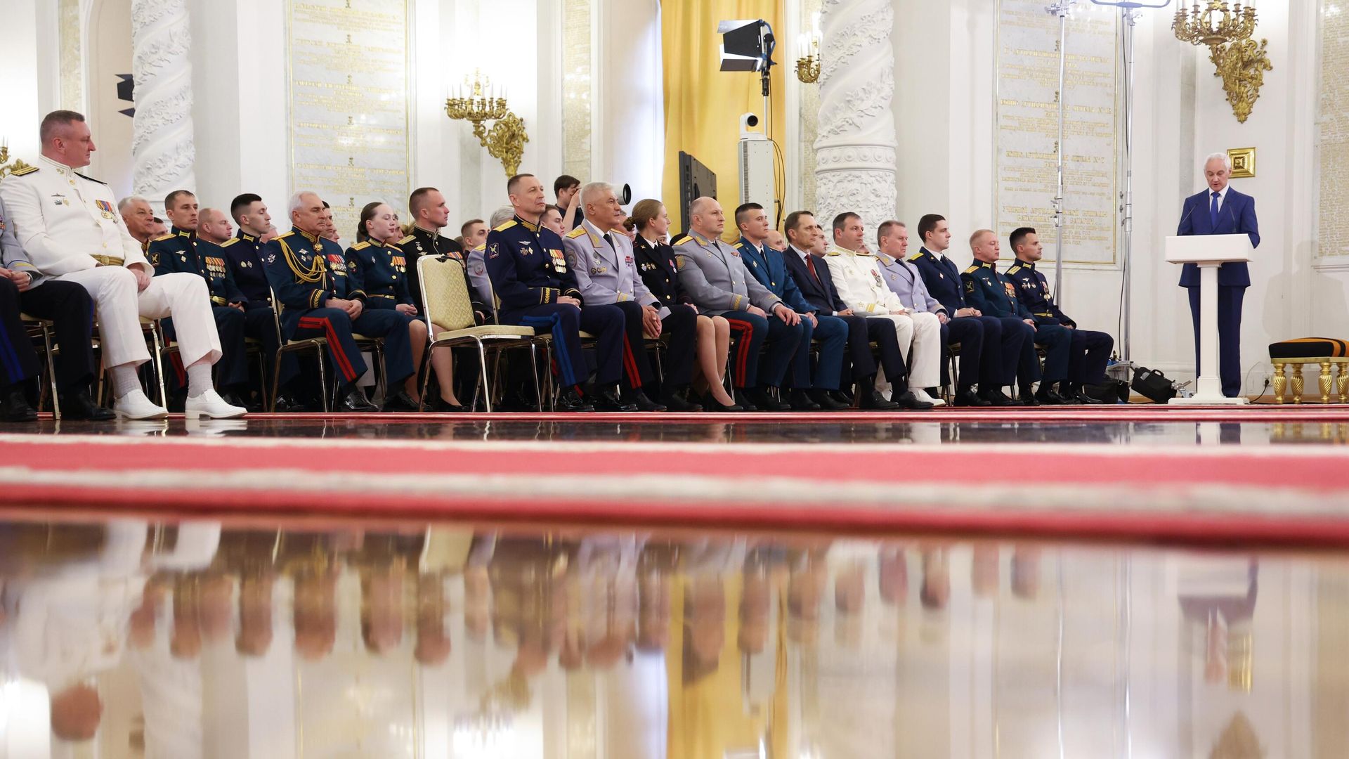 Министр обороны РФ Андрей Белоусов во время поздравления президентом РФ Владимиром Путиным выпускников вузов Минобороны, МЧС, ФСБ, ФСО, Росгвардии, МВД, Следственного комитета и ФСИН, завершивших обучение с отличием Министр обороны РФ Андрей Белоусов во время поздравления президентом РФ Владимиром Путиным выпускников вузов Минобороны, МЧС, ФСБ, ФСО, Росгвардии, МВД, Следственного комитета и ФСИН, завершивших обучение с отличием - РИА Новости, 1920, 21.06.2024