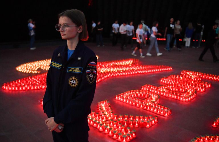 Участники патриотической акции Огненные картины войны в Симферополе, посвящённой 83-й годовщине начала Великой Отечественной войны Участники патриотической акции Огненные картины войны в Симферополе, посвящённой 83-й годовщине начала Великой Отечественной войны