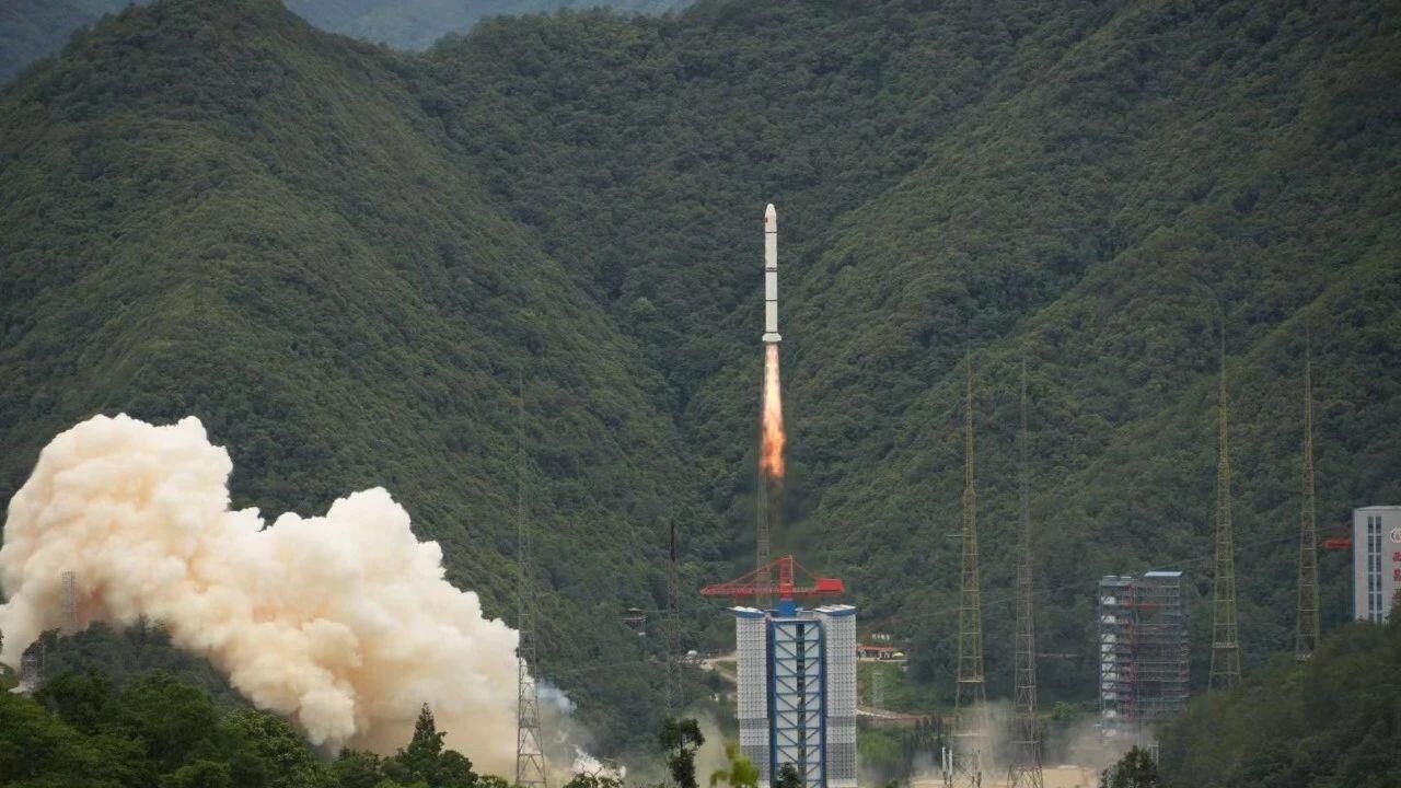 Запуск ракеты-носителя Чанчжэн-2С со спутником-телескопом SVOM, разработанным Китаем и Францией для исследования гамма-всплесков. 22 июня 2024 Запуск ракеты-носителя Чанчжэн-2С со спутником-телескопом SVOM, разработанным Китаем и Францией для исследования гамма-всплесков. 22 июня 2024 - РИА Новости, 1920, 22.06.2024
