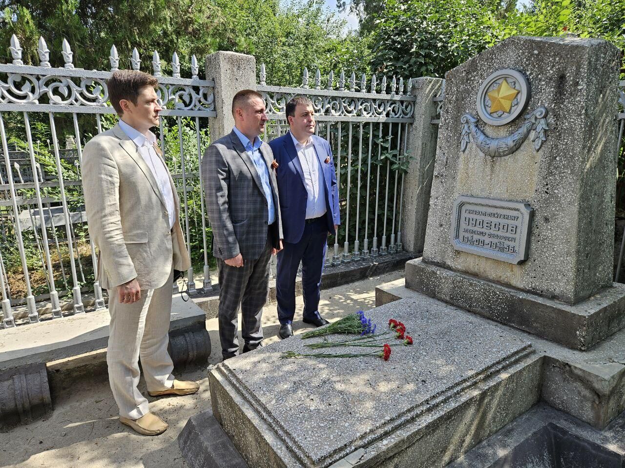 Акция Звезда памяти на русском кладбище в Душанбе Акция Звезда памяти на русском кладбище в Душанбе - РИА Новости, 1920, 22.06.2024