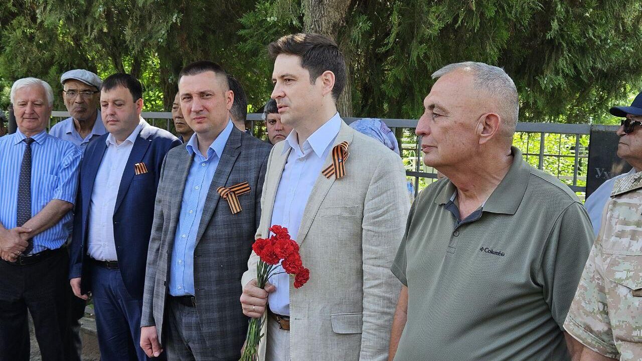 Акция Звезда памяти на русском кладбище в Душанбе Акция Звезда памяти на русском кладбище в Душанбе - РИА Новости, 1920, 22.06.2024