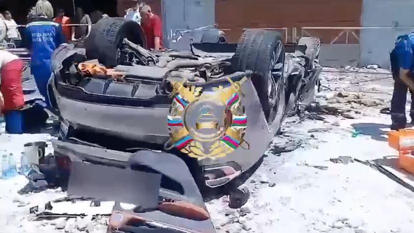 Машина вылетела со 2 этажа крытой парковки из ТРЦ Галерея в Краснодаре Машина вылетела со 2 этажа крытой парковки из ТРЦ Галерея в Краснодаре - РИА Новости, 1920, 27.06.2024