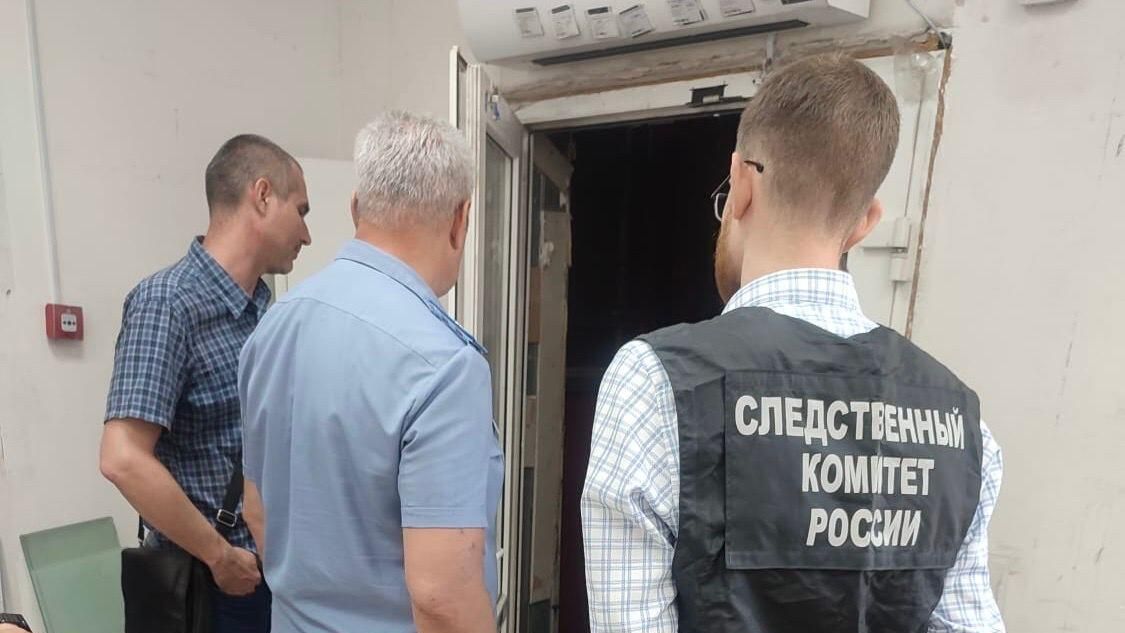 Место происшествия, где школьника насмерть задавило платформой грузового лифта в одном из торговых центров югорского города Урай - РИА Новости, 1920, 25.06.2024