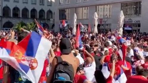 Болельщики сборной Сербии по футболу перед заключительным матчем группового этапа чемпионата Европы против команды Дании Болельщики сборной Сербии по футболу перед заключительным матчем группового этапа чемпионата Европы против команды Дании - РИА Новости, 1920, 25.06.2024