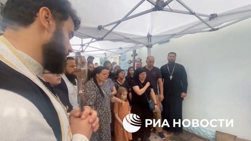 Похороны убитого террористами в Дербенте протоиерея Николая Котельникова Похороны убитого террористами в Дербенте протоиерея Николая Котельникова - РИА Новости, 1920, 26.06.2024