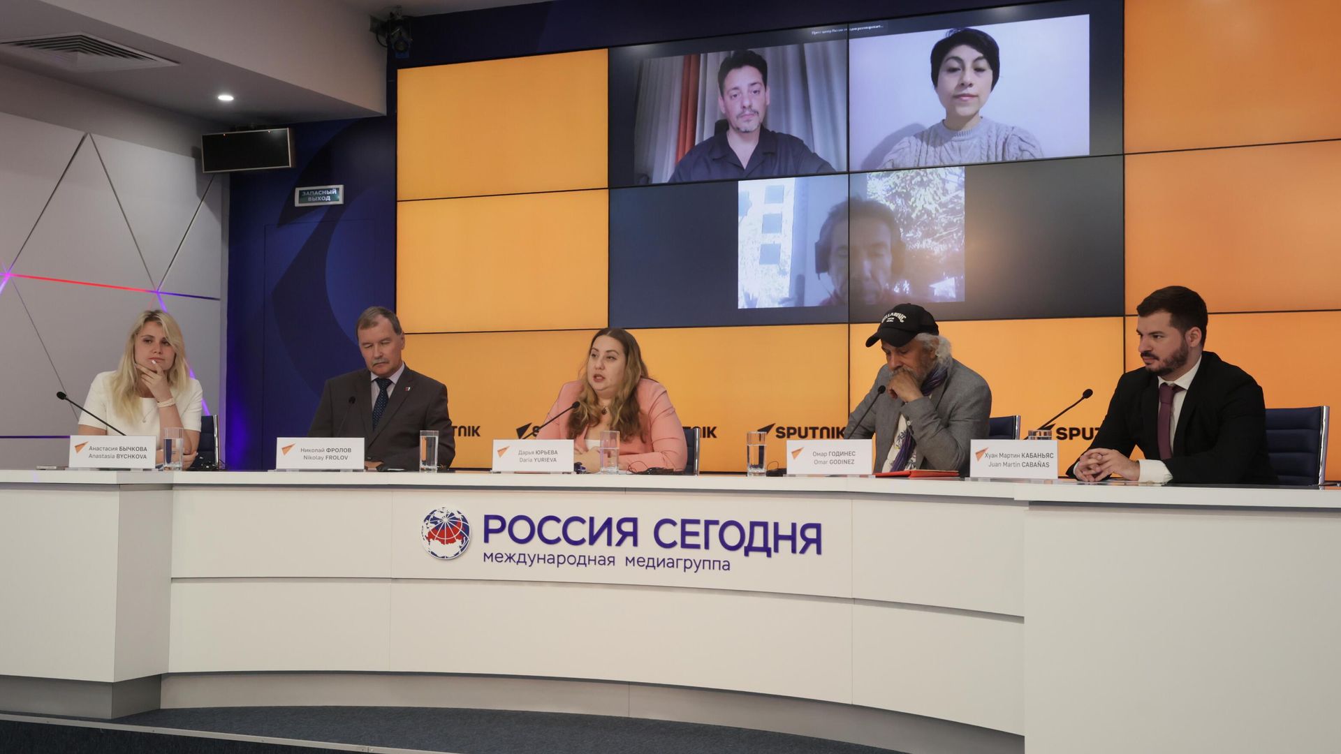 Видеомост Москва – Мехико – Буэнос-Айрес – Ухань на тему: Россия – Латинская Америка: актуальные вопросы взаимодействия в Международном мультимедийном пресс-центре медиагруппы Россия сегодня Видеомост Москва – Мехико – Буэнос-Айрес – Ухань на тему: Россия – Латинская Америка: актуальные вопросы взаимодействия в Международном мультимедийном пресс-центре медиагруппы Россия сегодня - РИА Новости, 1920, 26.06.2024