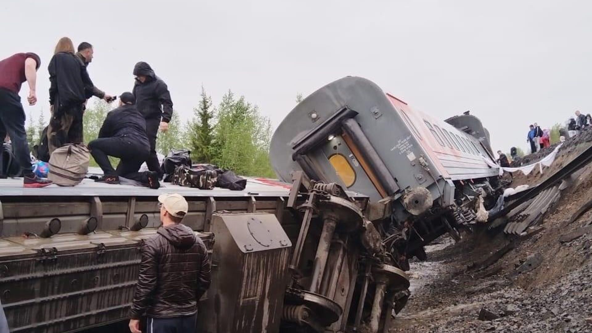 Место схода с рельсов поезда № 511 Воркута — Новороссийск в Коми Место схода с рельсов поезда № 511 Воркута — Новороссийск в Коми - РИА Новости, 1920, 26.06.2024