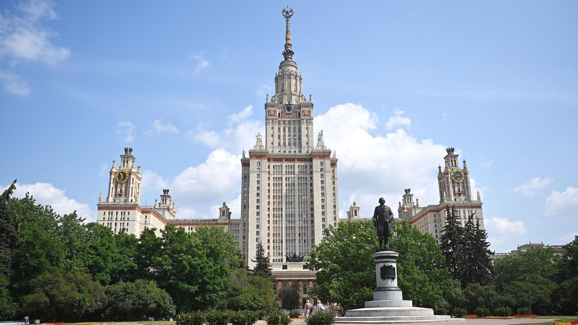 Главное здание МГУ в Москве Главное здание МГУ в Москве - РИА Новости, 1920, 15.08.2024