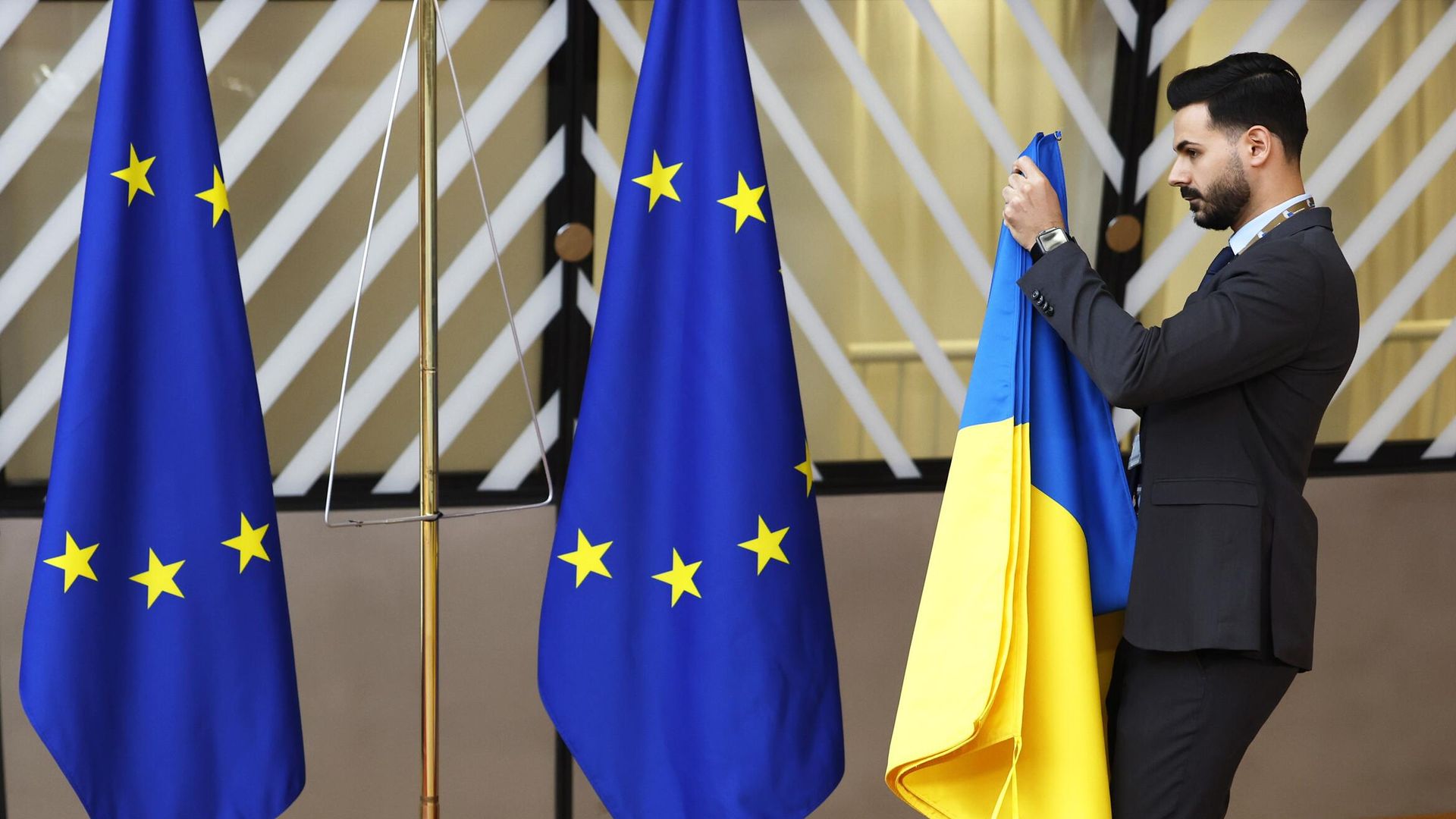 Флаг Украины перед началом саммита ЕС в Брюсселе Флаг Украины перед началом саммита ЕС в Брюсселе - РИА Новости, 1920, 23.04.2025