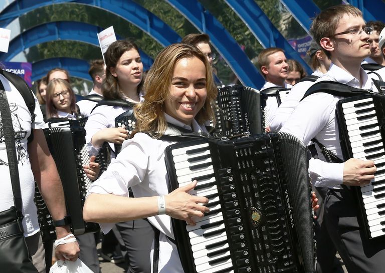 Выставка Россия. Триумф русского баяна: грандиозное шествие играющего оркестра Выставка Россия. Триумф русского баяна: грандиозное шествие играющего оркестра