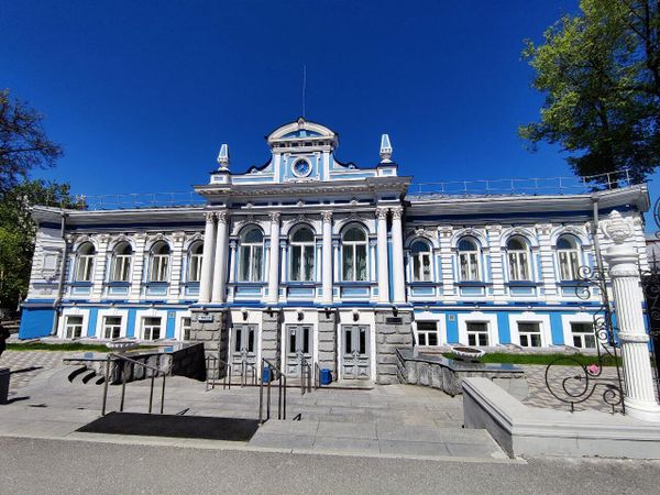 Пермь. Театр юного зрителя расположен в Доме купца Любимова Пермь. Театр юного зрителя расположен в Доме купца Любимова